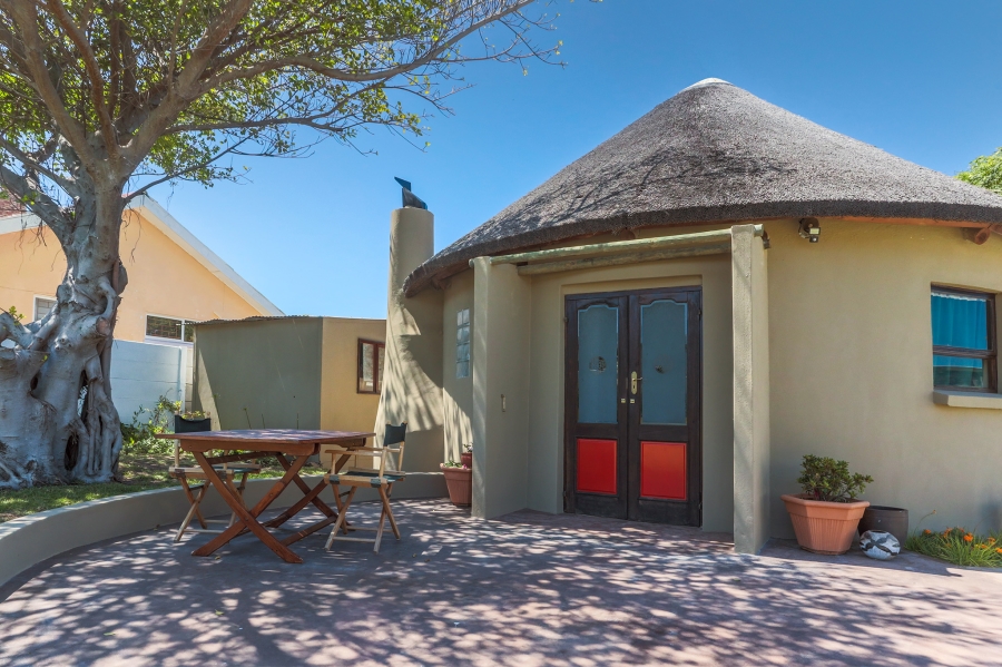 1 Bedroom Property for Sale in Sandbaai Western Cape